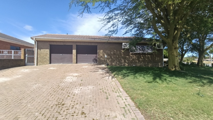 To Let 3 Bedroom Property for Rent in Rouxville Western Cape